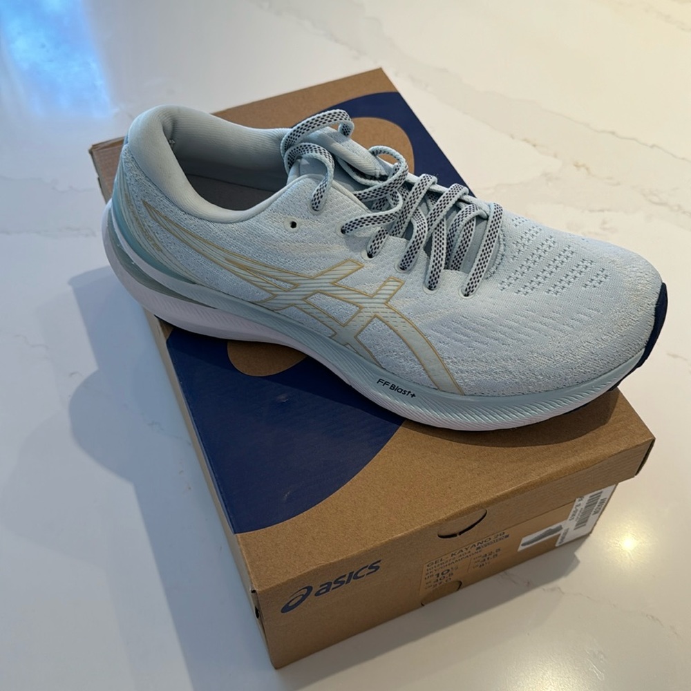 BRAND NEW IN BOX. ASICS GEL - KAYANO 29